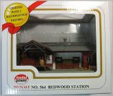 #564 Red Wood Station 1/87 c/ iluminação e figuras