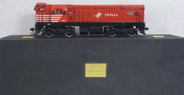 Locomotiva EMD G12 Fepasa 7051 1:87 - By Mascarini S/dcc