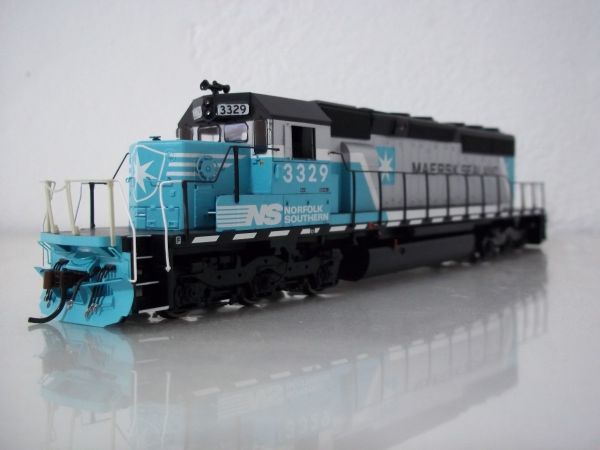 Athearn Ho Rtr Emd Sd40-2 #3329 Ns Maersk Sealand